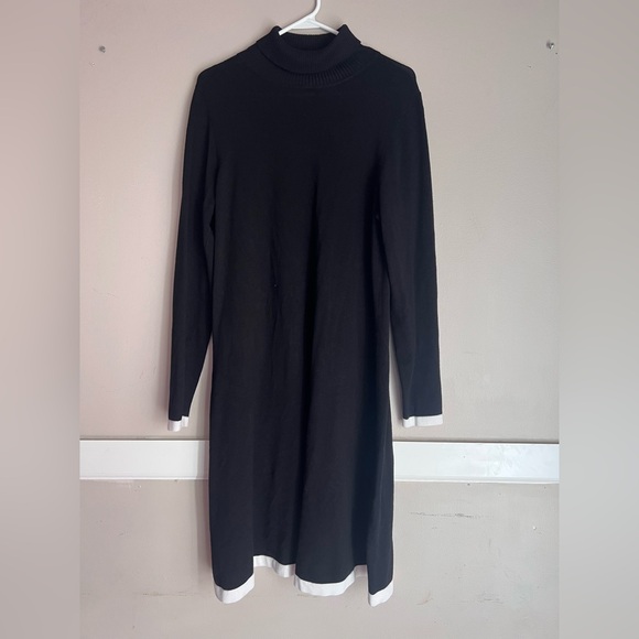 AGB Dresses & Skirts - AGB Black Long Sleeve Dress with White Accents